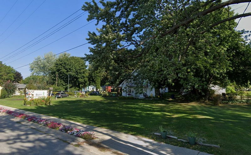 Green Buoy Resort (Happy Landings Resort, Happy Landing Motel) - Web Listing (newer photo)